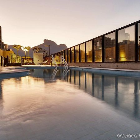 Radisson Rio De Janeiro Barra Hotel Luaran gambar The rooftop pool at the hotel