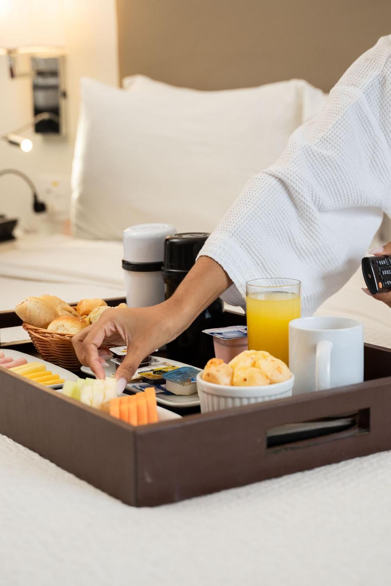 Radisson Rio De Janeiro Barra Hotel Luaran gambar Room service