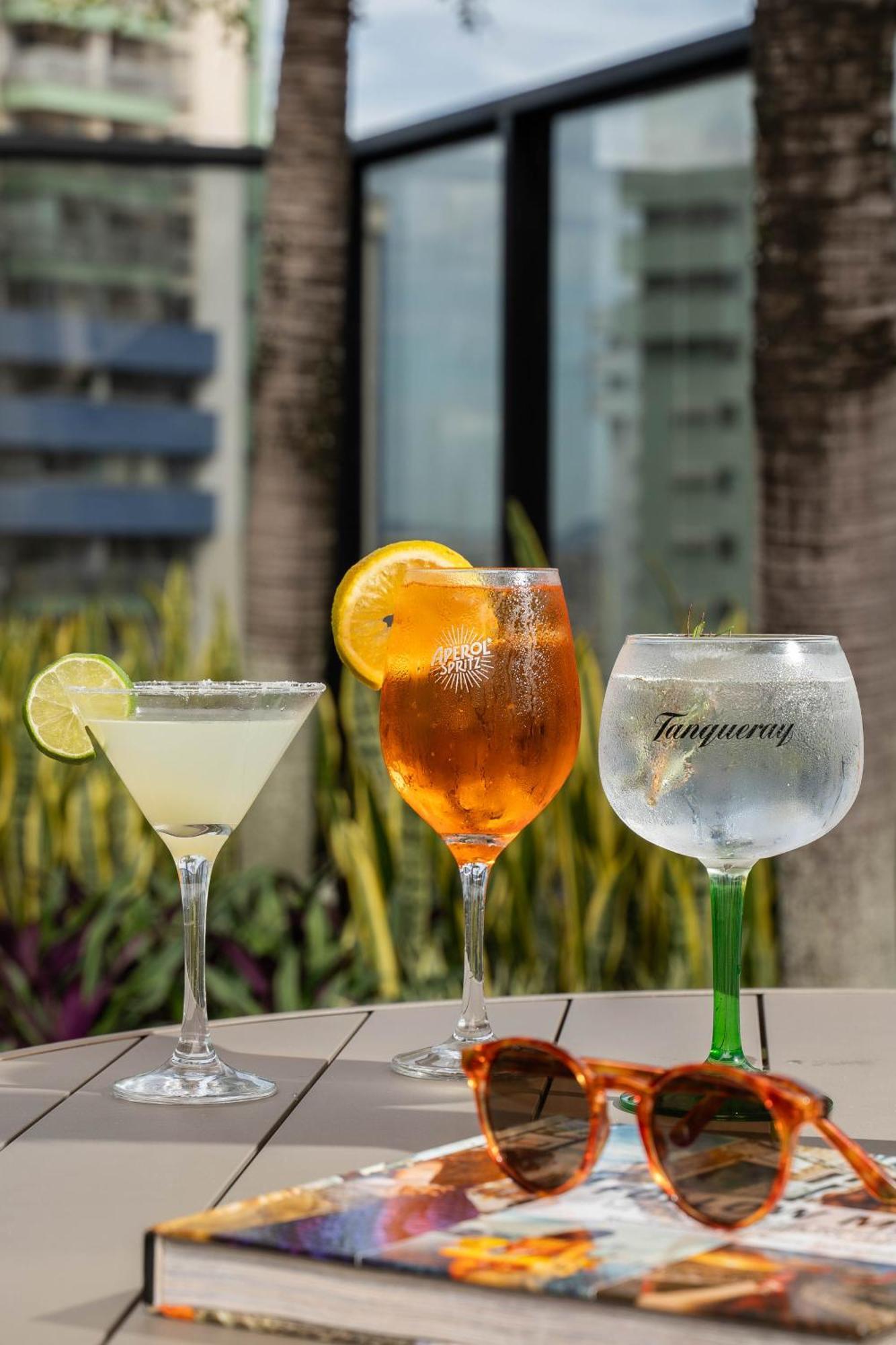Radisson Rio De Janeiro Barra Hotel Luaran gambar Tanqueray, a London dry gin