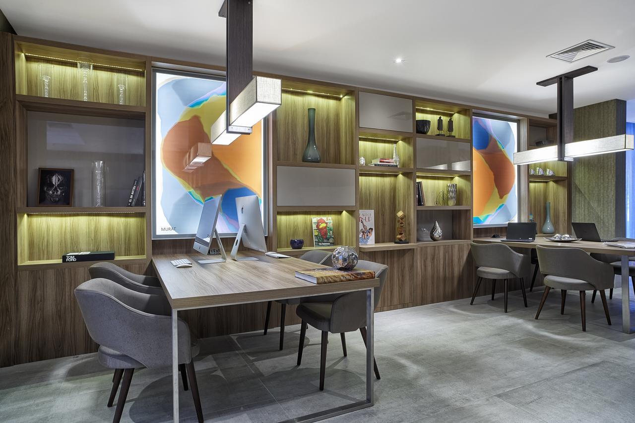 Radisson Rio De Janeiro Barra Hotel Luaran gambar The interior of the library